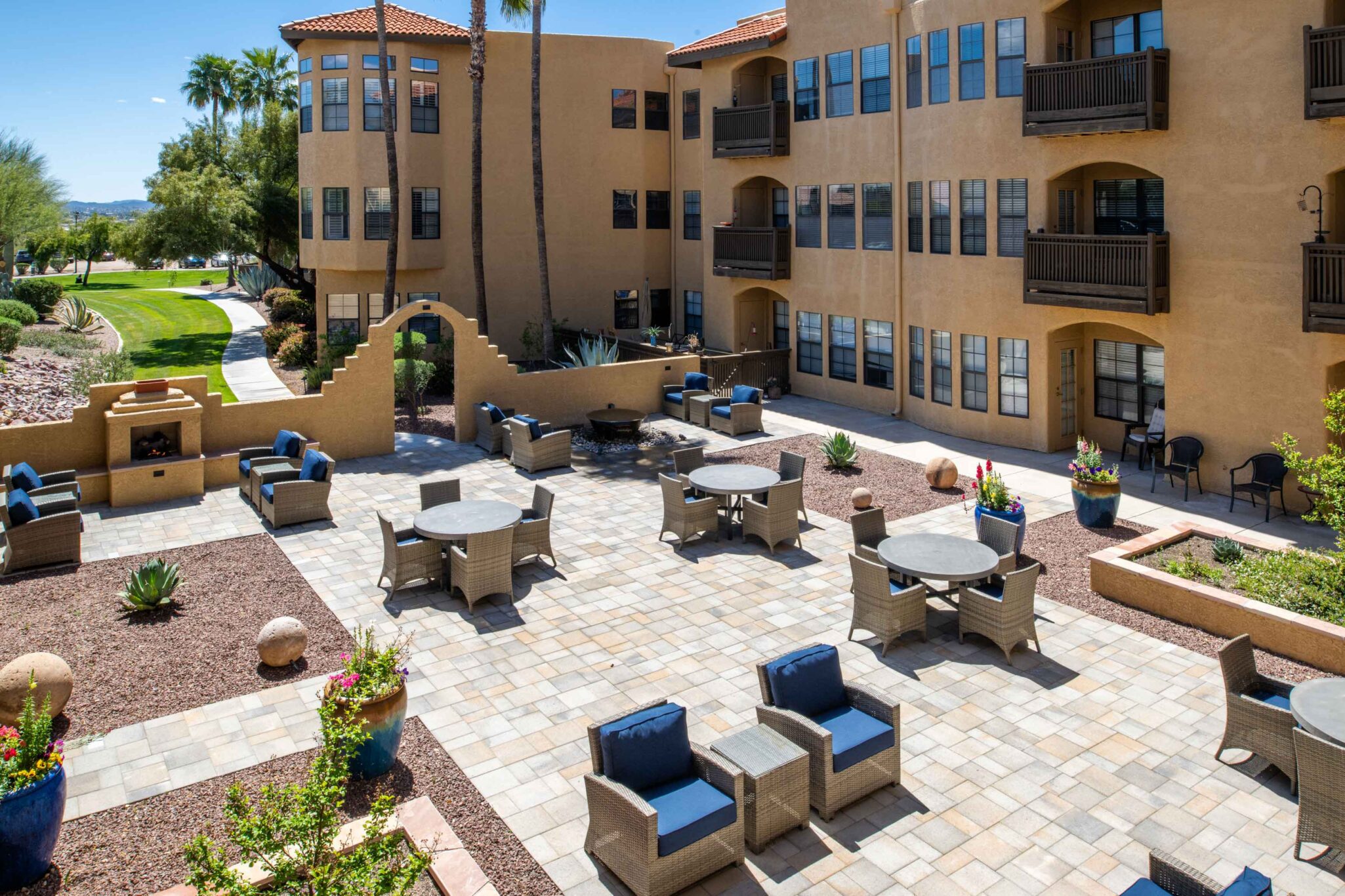 srg-amber-lights-exterior-courtyard-patio-0015